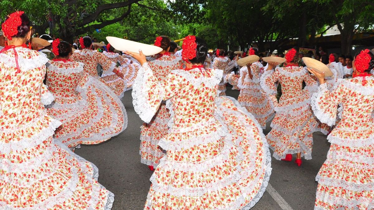 Desfile de piloneras en Valledupar