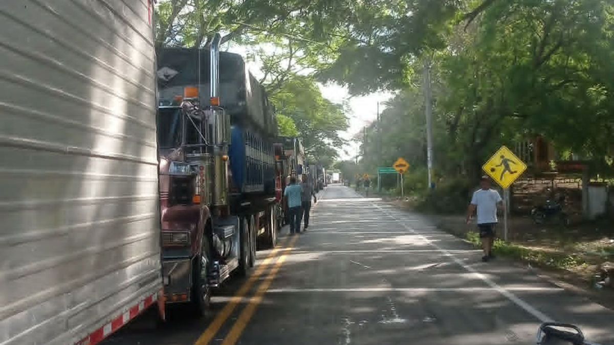 Manifestaciones por quejas en el servicio de energía y recolección de basura