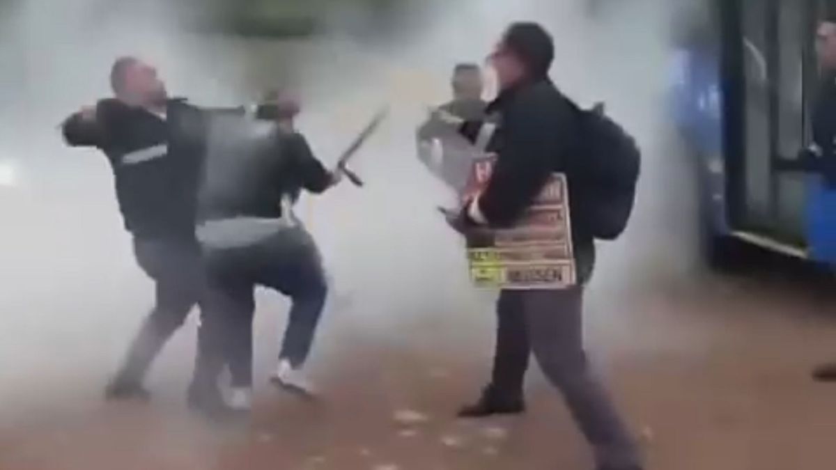 Pelea taxistas conductores Transmilenio