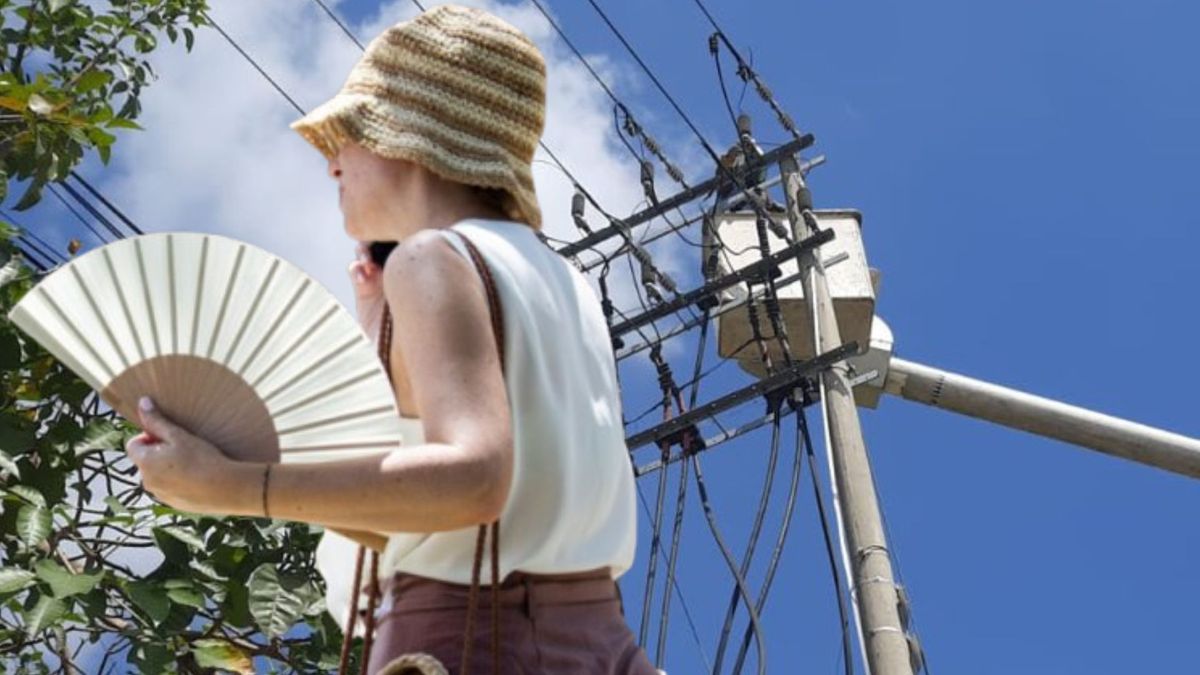 Técnicos de Afinia - mujer con calor