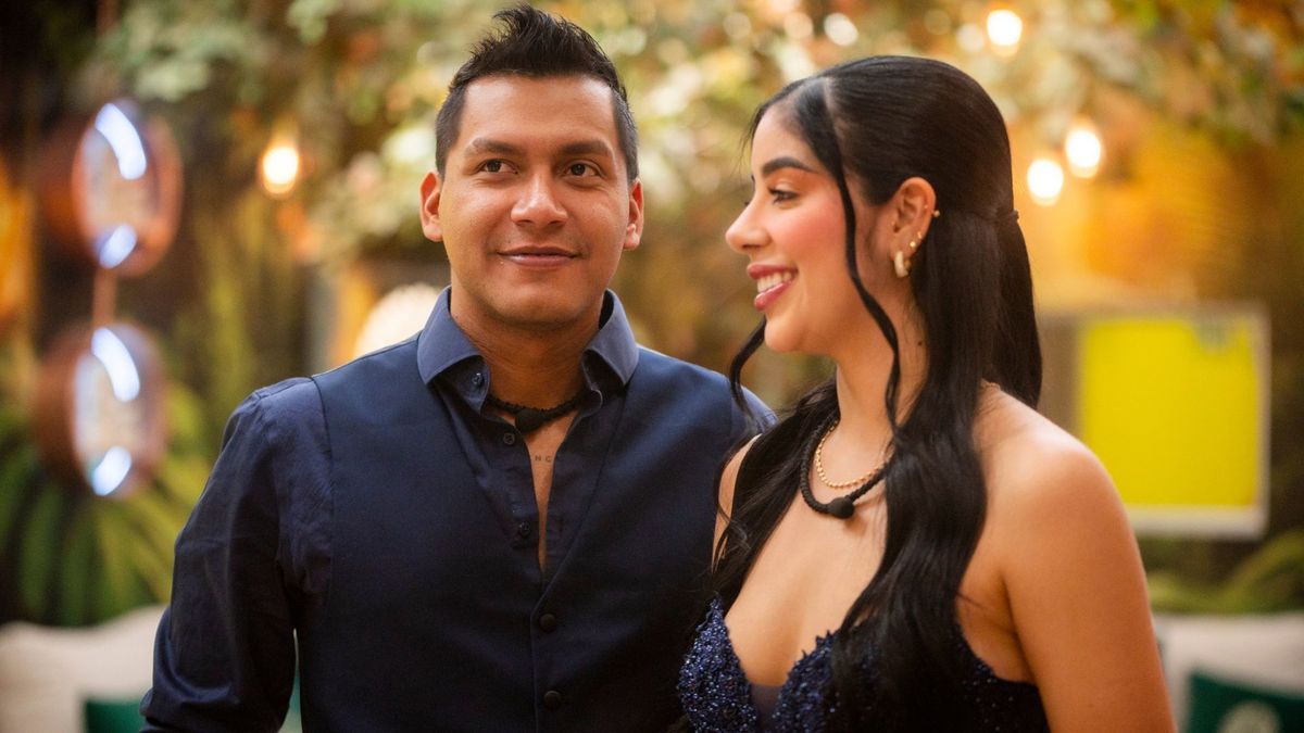 Juanda Caribe y Mariana Zapata en La casa de los famosos