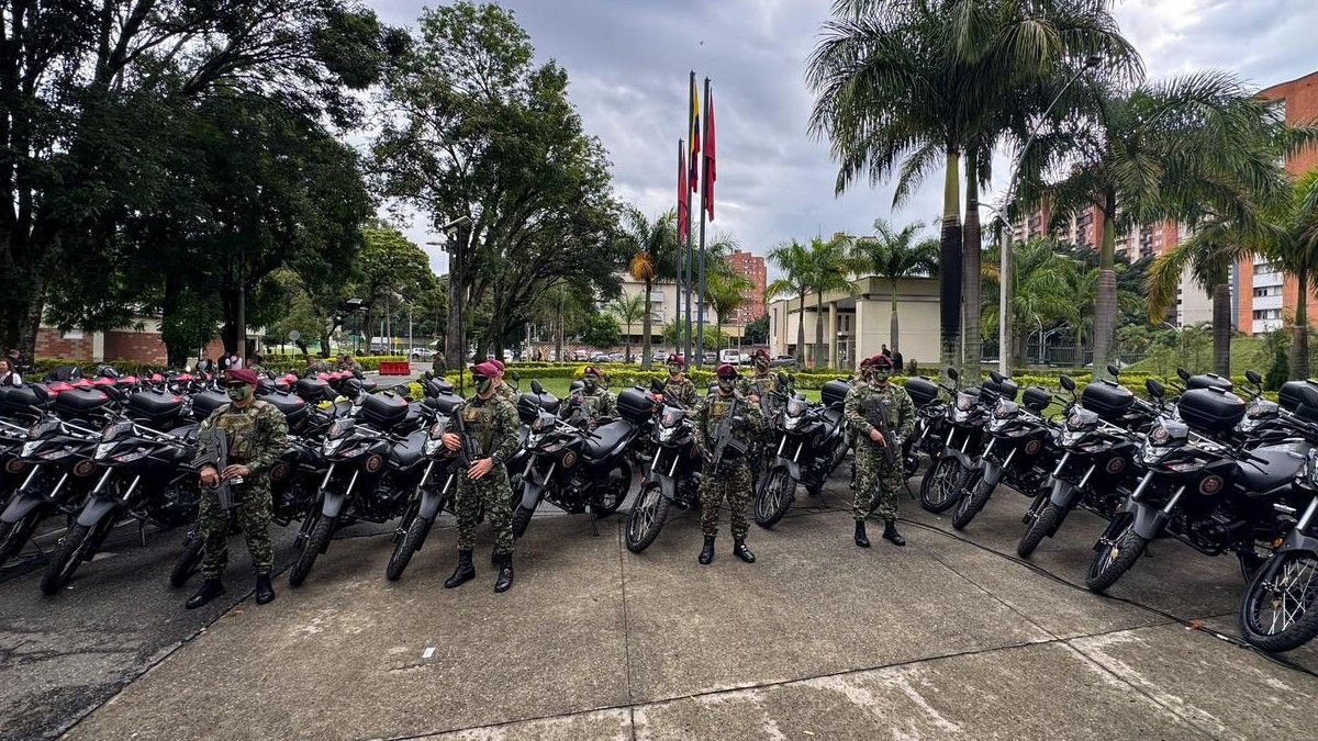 Antioquia invierte más de $8.300 millones en seguridad: entrega antidrones y 75 motocicletas al Ejército para reforzar control en zonas rurales