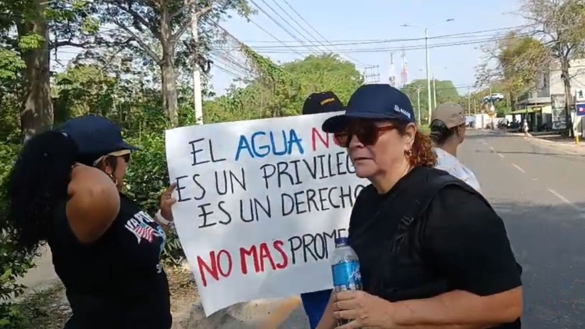 Reclaman deficiencias por agua desde hace 20 días