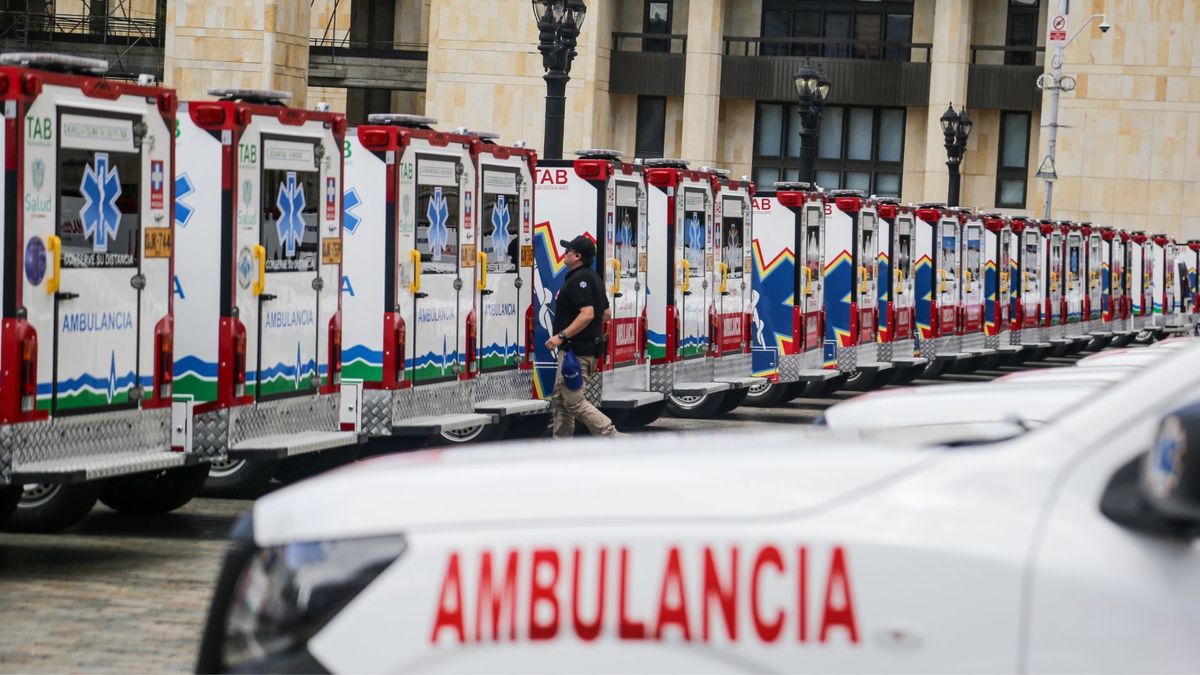 Ambulancias estacionadas en Bogotá