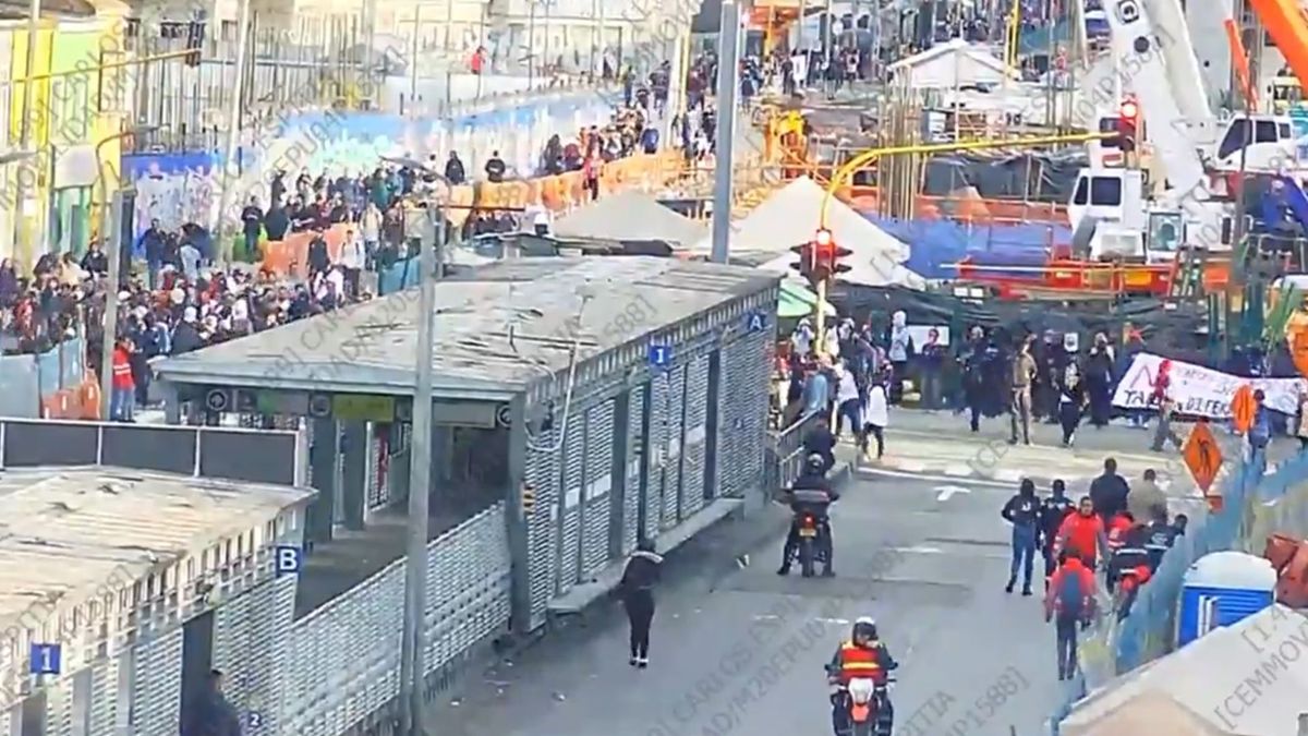 Manifestantes bloquean la calle 72