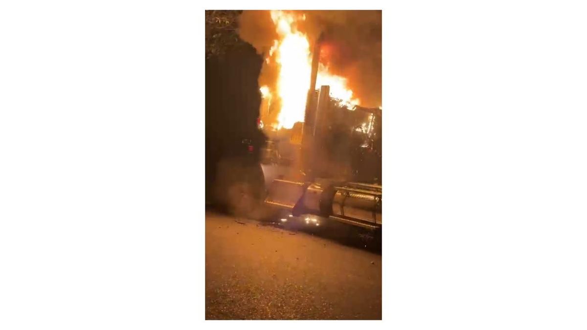 Camión incinerado en Valdivia Norte de Antioquia