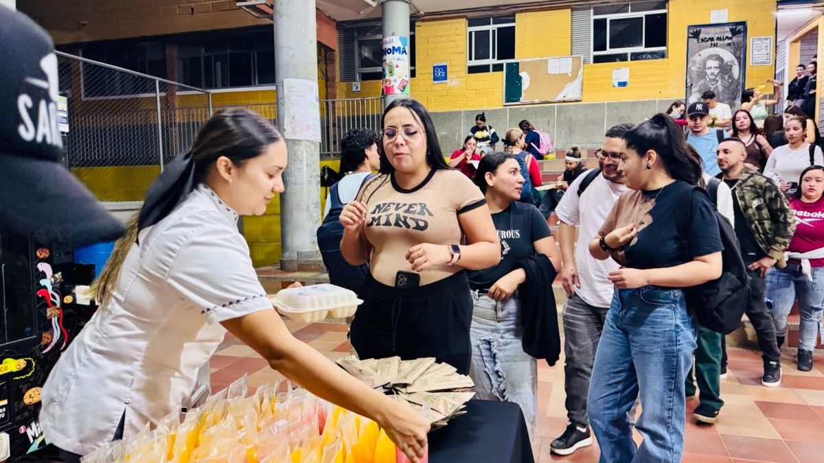 Una institución universitaria de Medellín será la pionera en el país en llevar comida a los estudiantes a sus casas