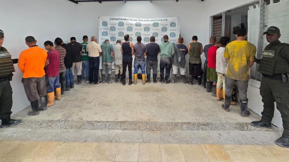 Los capturados y el material incautado fueron puestos a disposición de la Fiscalía General de la Nación para su respectiva judicialización.