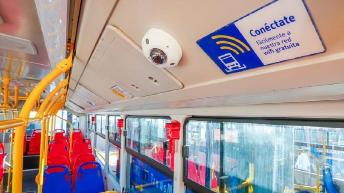 Cámara de viedeovigilancia dentro de bus de TransMilenio