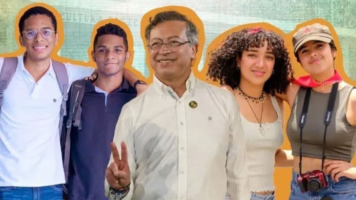 Presidente Petro y jóvenes universitarios