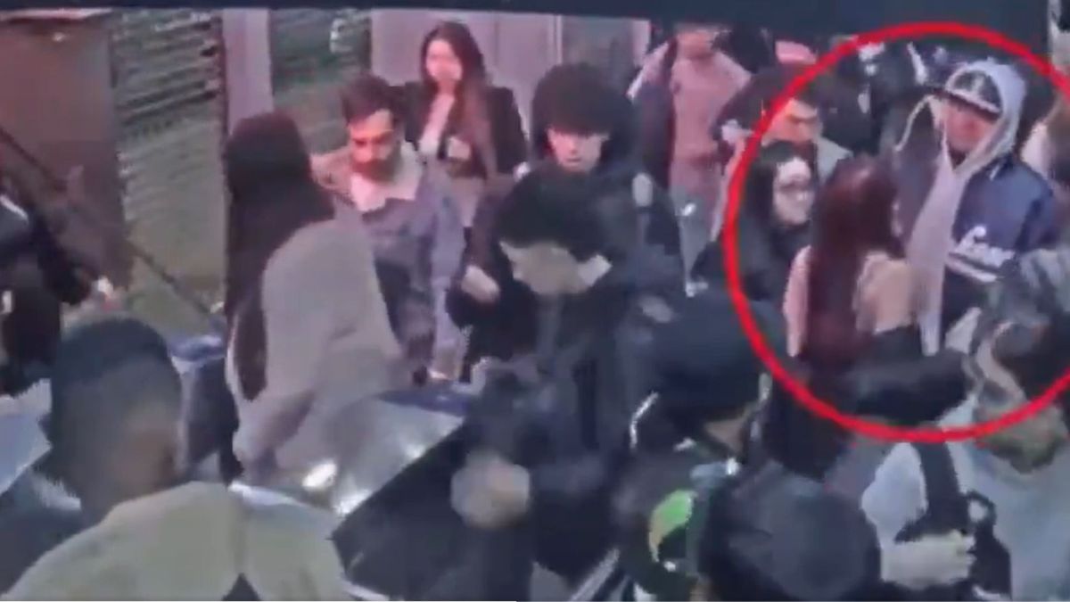 Agresión de hombre a guarda en TransMilenio