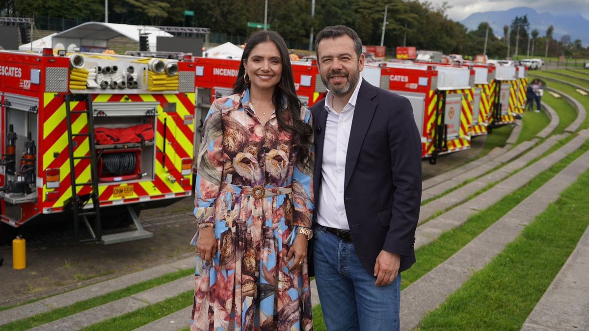 Galán entrega máquinas y equipos Bomberos Bogotá mayo 2026