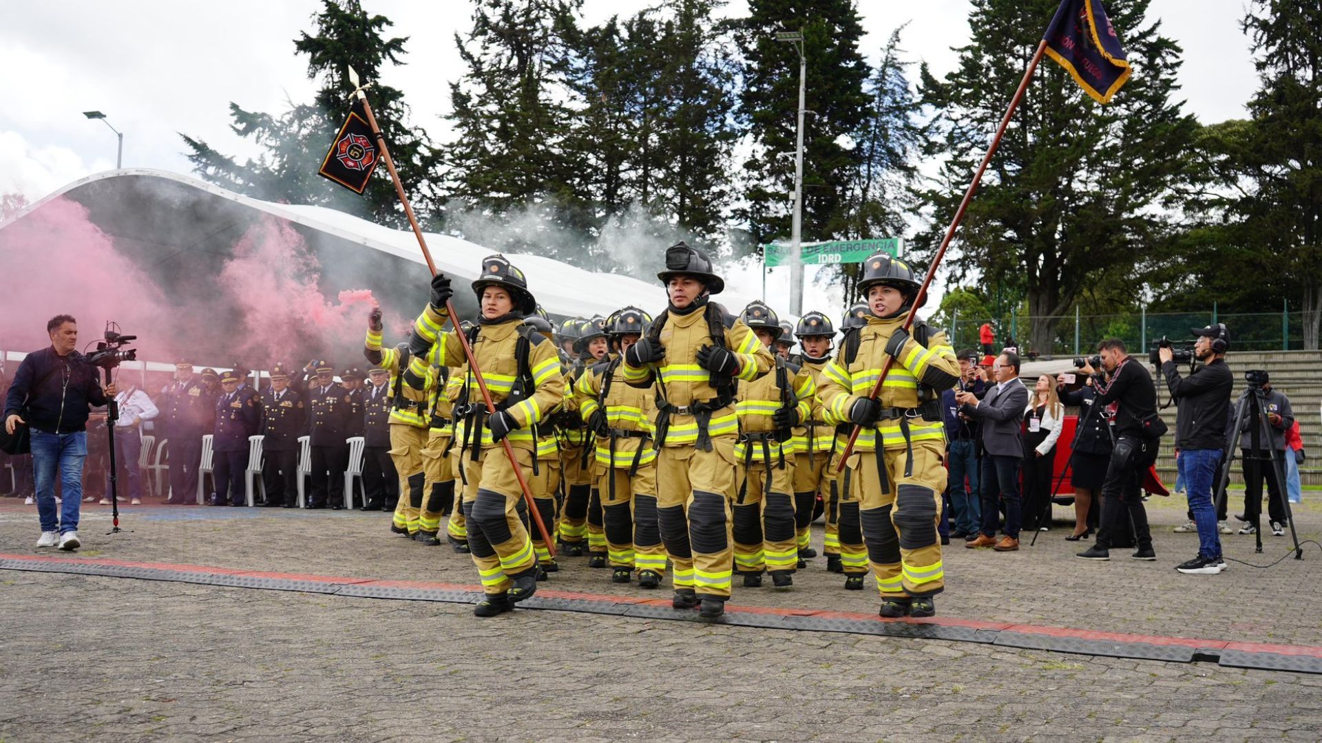 Ingresan 30 nuevas bomberas al servicio