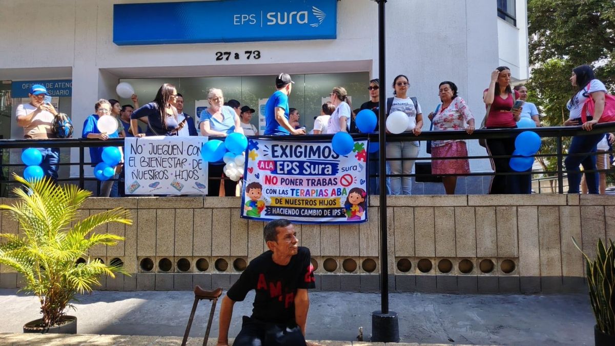 Protesta de padres de niños con autismo