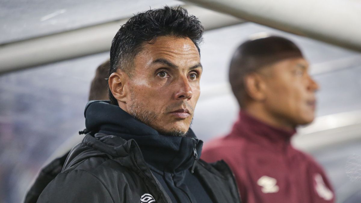 Lucas González en el banquillo del Deportes Tolima