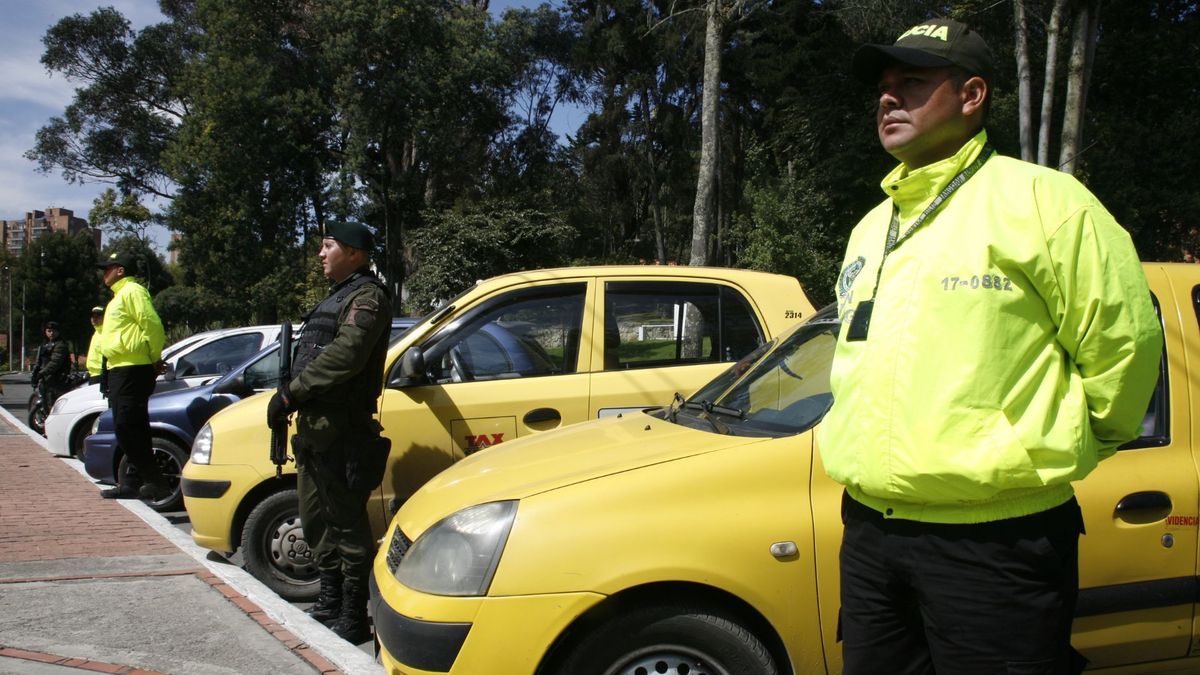 Policías con taxis usados para paseo millonario
