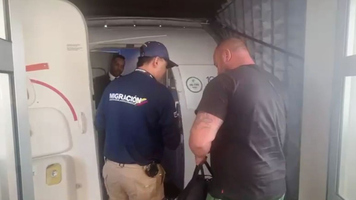 Un turista alemán que vivía feliz en Medellín haciendo disparos al aire: Migración Colombia lo expulsó