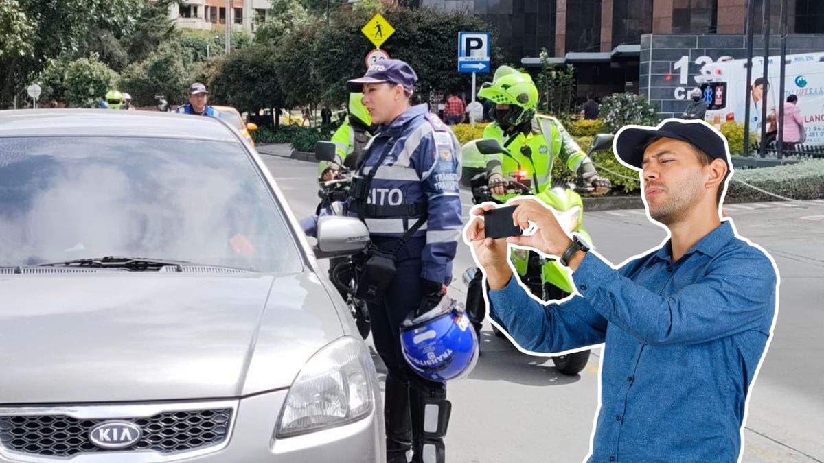 Persona tomándole foto a un mal parqueado en Bogotá