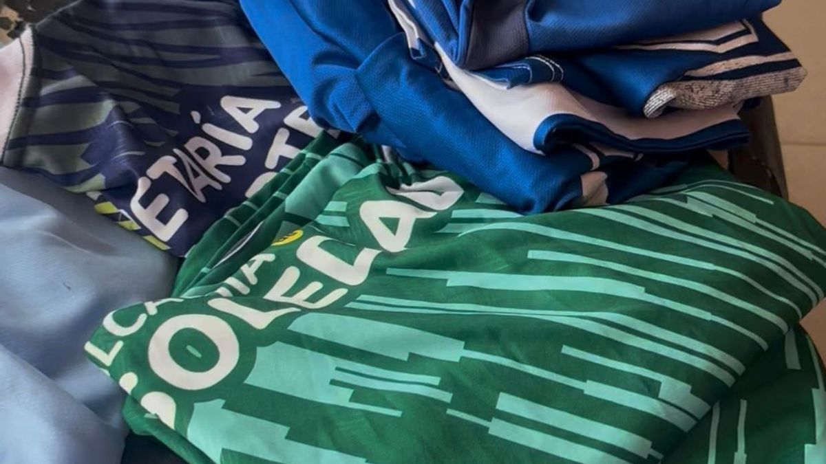 Uniformes entregados a niños en Soledad