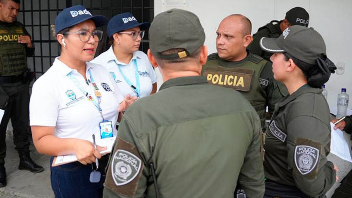 Controles a lavadores de moto en Santa Marta
