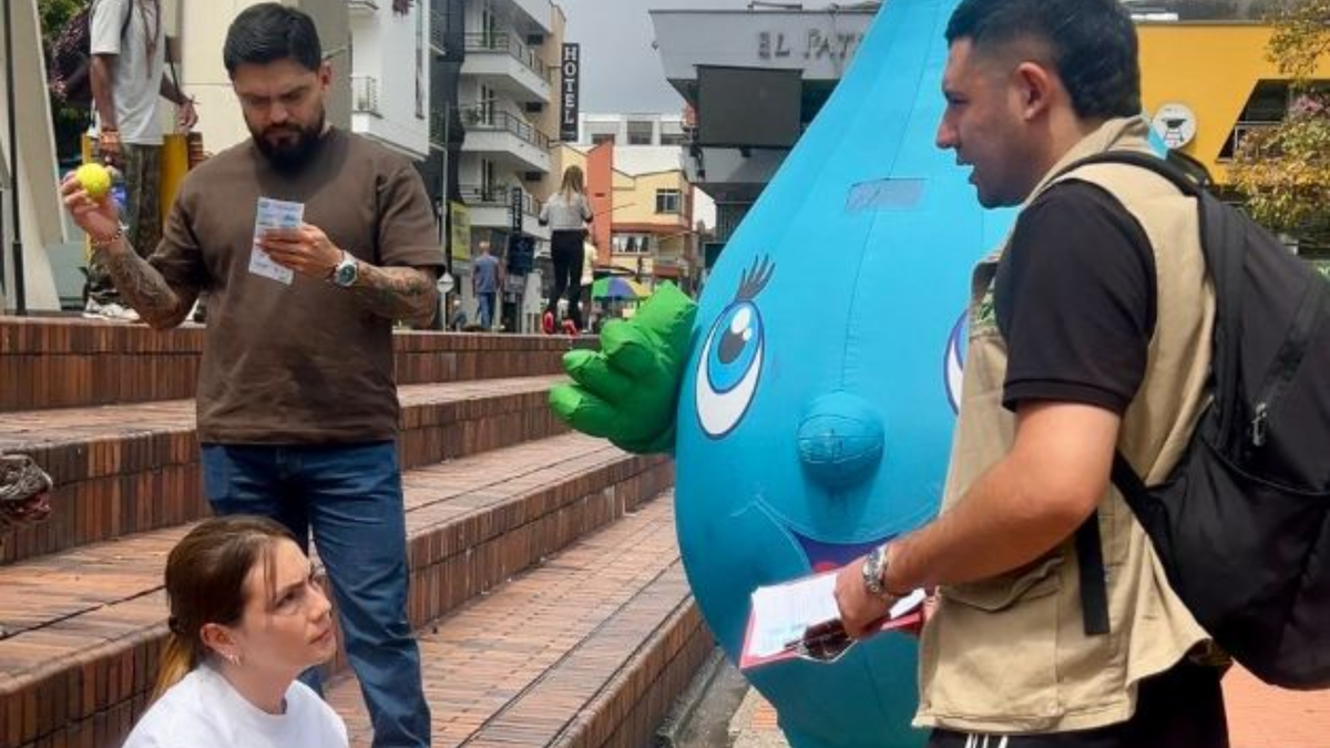Aunque no imponen comparendos se articularon con las autoridades pasa sancionar a quienes desperdicien el líquido