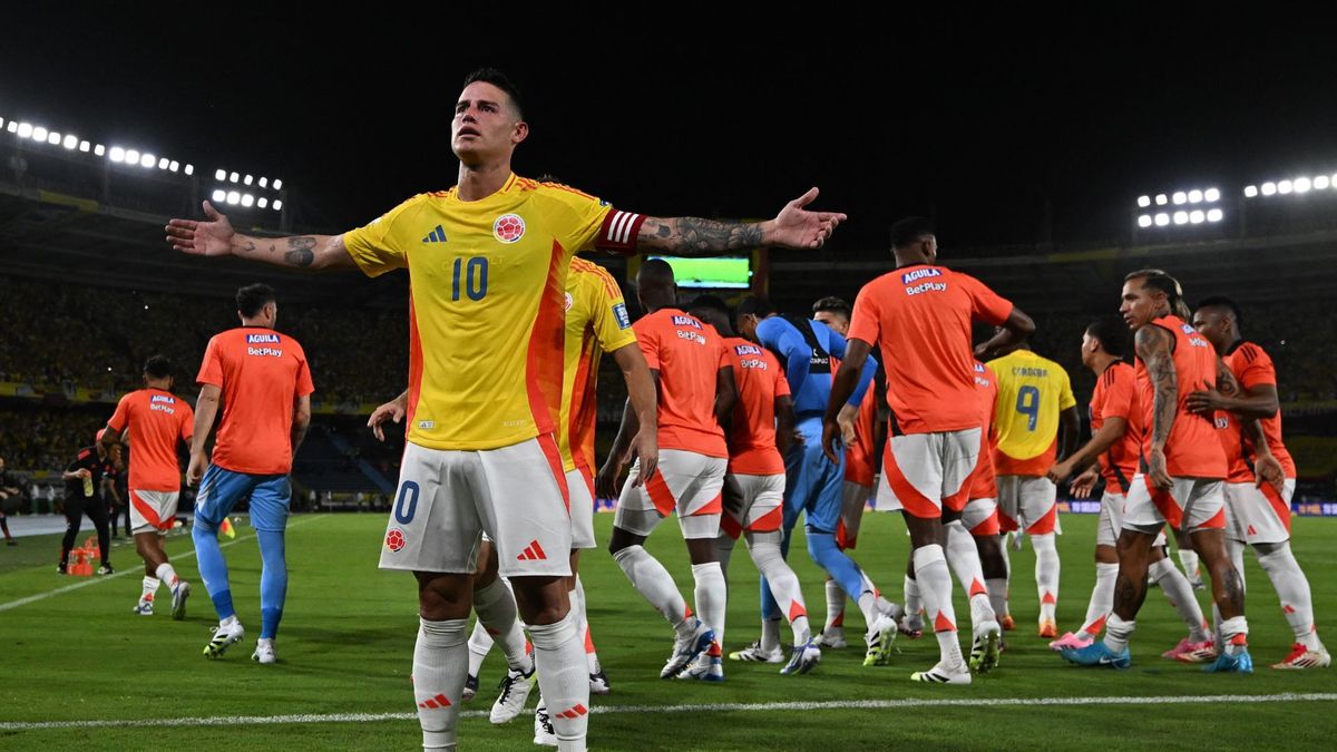 James Rodríguez y jugadores de la Selección Colombi