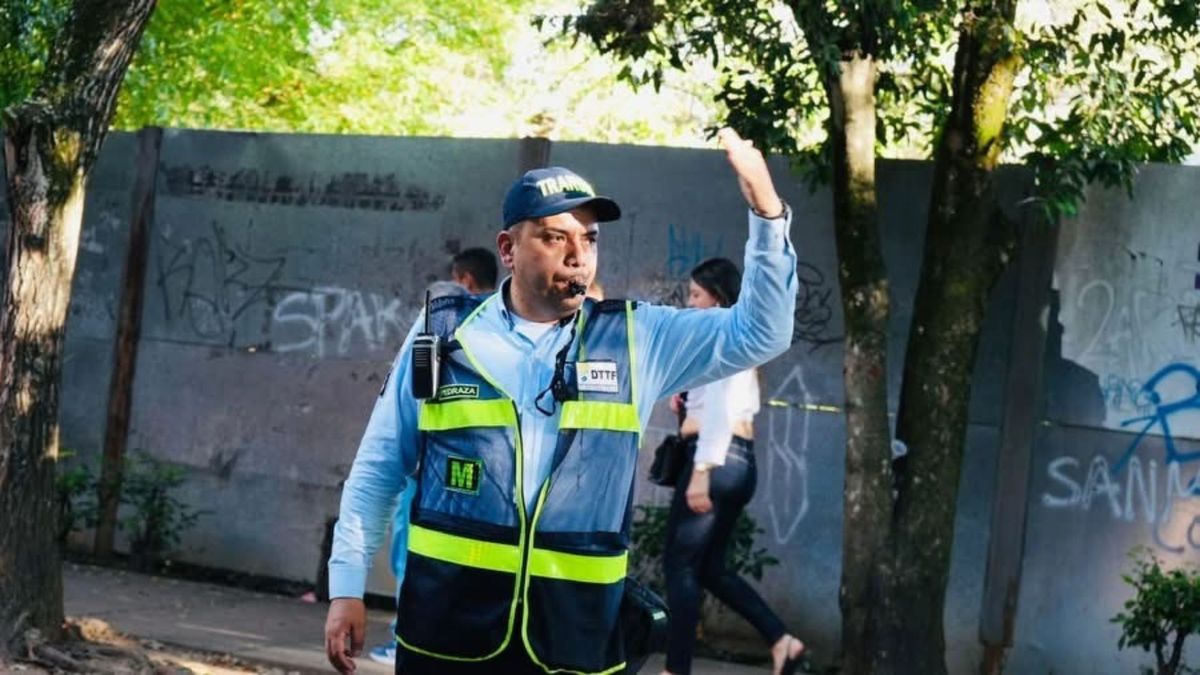 Agente de tránsito en Floridablanca