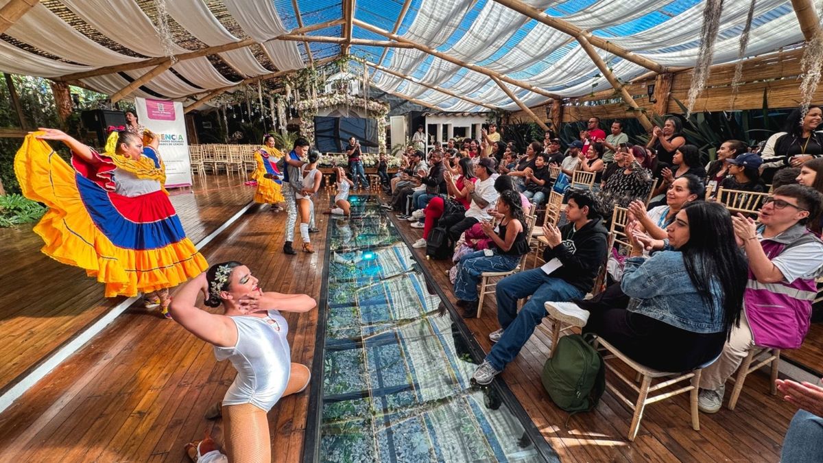 Cerca de 465 hogares LGBTIQ+ en Medellín fortalecen la convivencia familiar