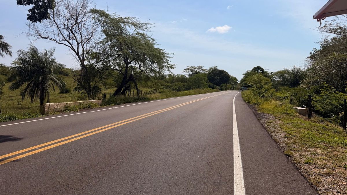Vía Riohacha hacia el sur de La Guajira