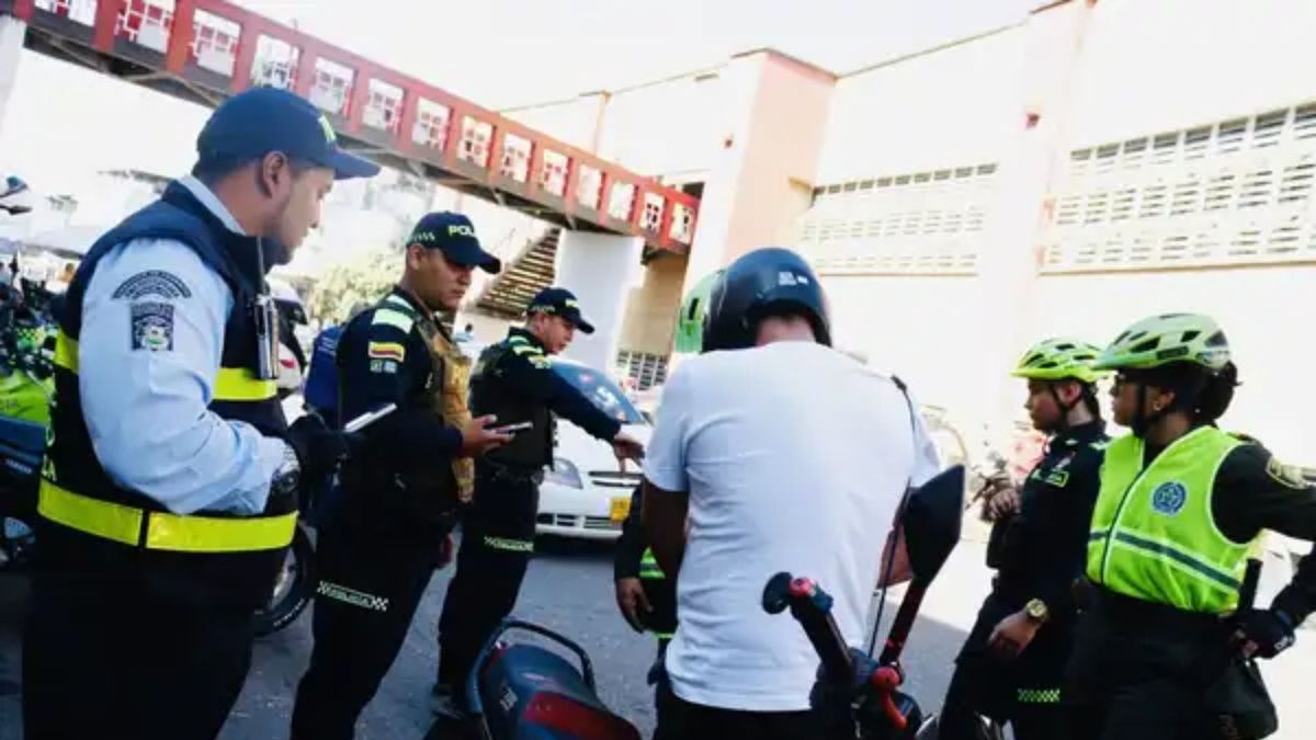 Operativo de control en la Plaza Satélite de Floridablanca
