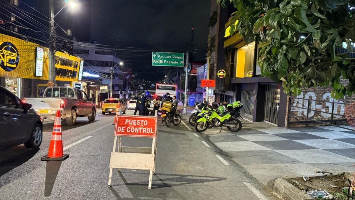 Controles de agentes de tránsito en Medellín.