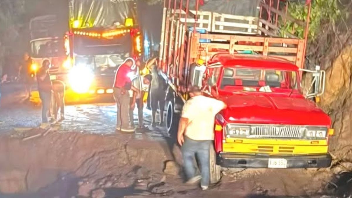 Vía a San Vicente de Chucurí sigue cerrada por una falla