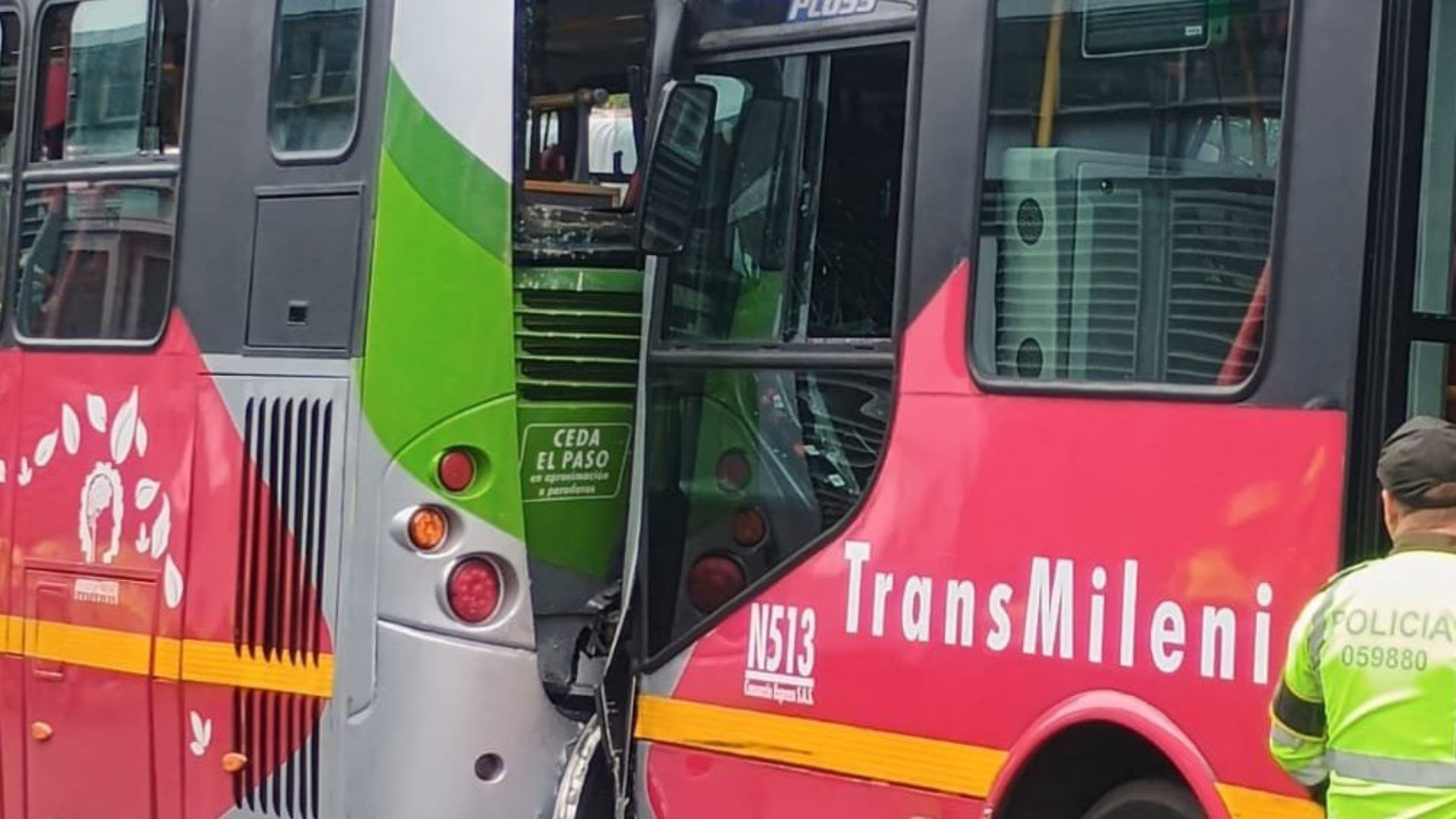 Emergencia en TransMilenio: dos buses chocan y dejan heridos