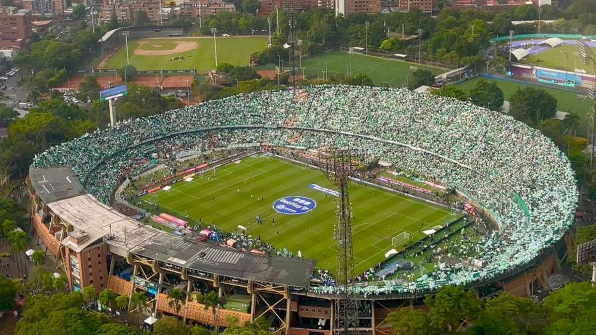 Estadio Atanasio Girardot con hinchas de Atlético Nacional