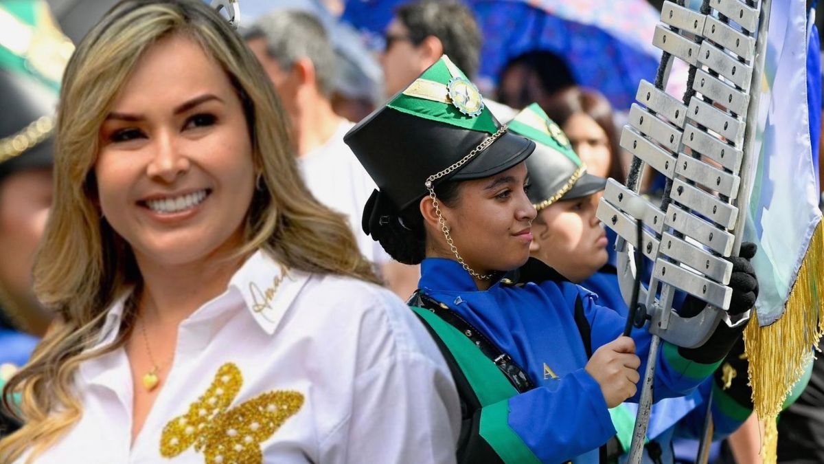 desfile inaugural de los Juegos Intercolegiados - alcaldesa de Ibagué