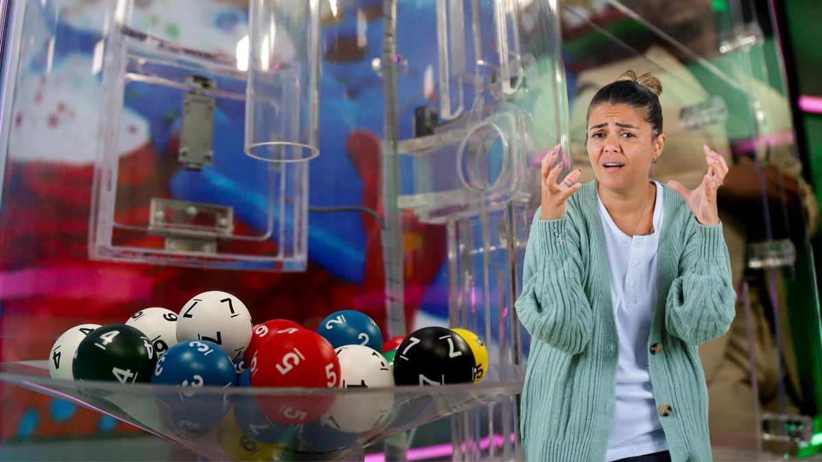 Balotas de sorteo y ciudadana preocupada