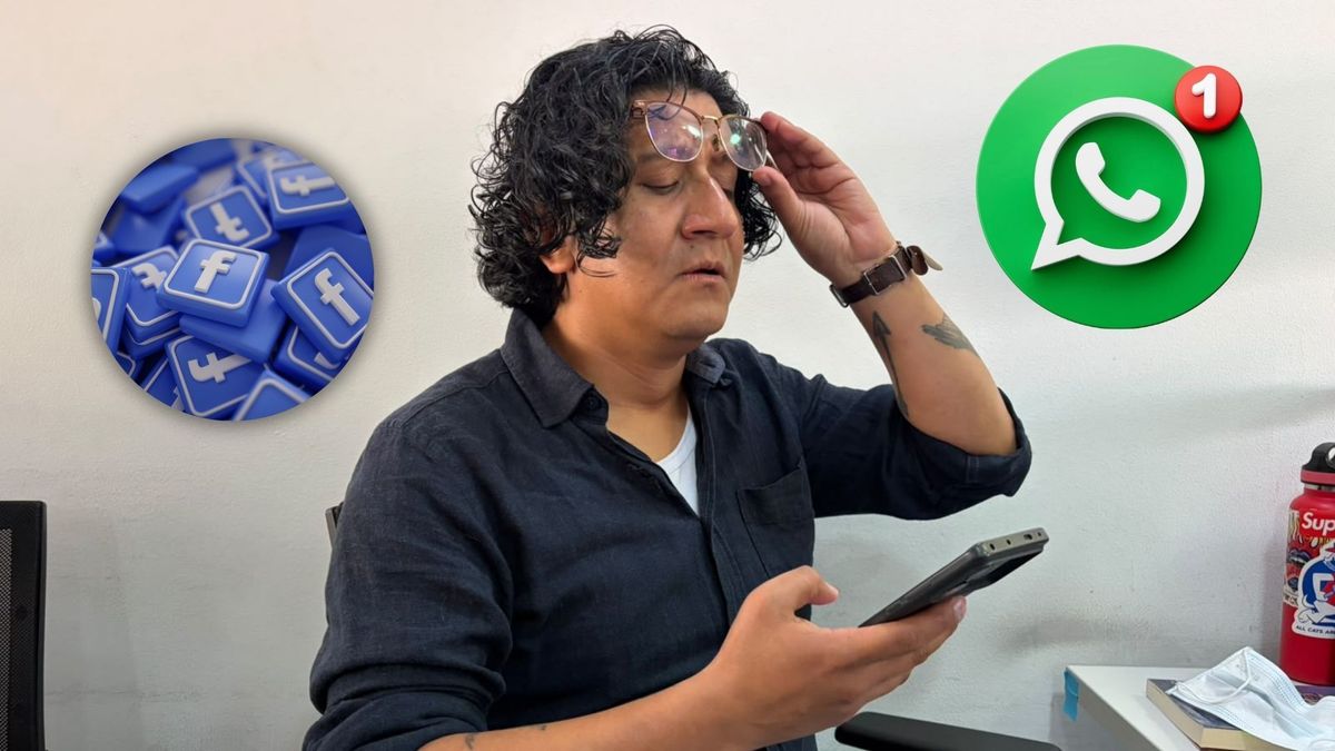 Hombre revisando falla en su celular