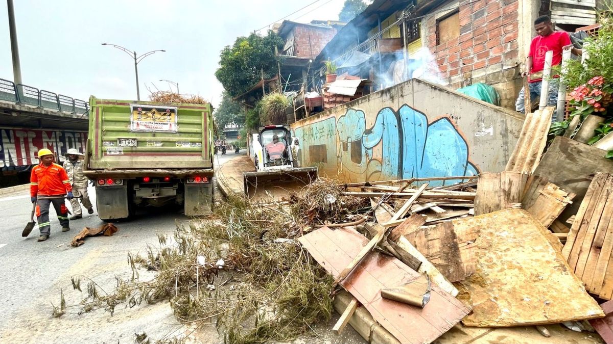 Limpiaron varios puntos del barrio Moravia de Medellín: sacaron seis volquetas de basura