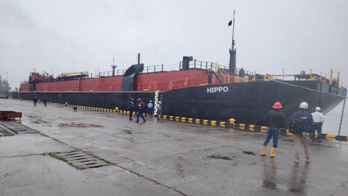 Barcaza en el Puerto de Tumaco