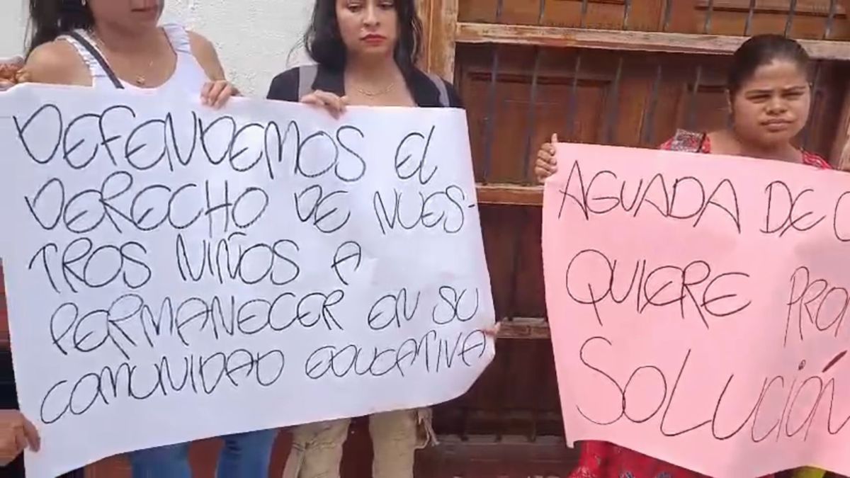 Protestas por posible demolición de colegio rural en Girón