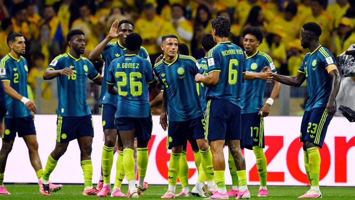 Jugadores de Colombia tras el partido de Uzbekistán