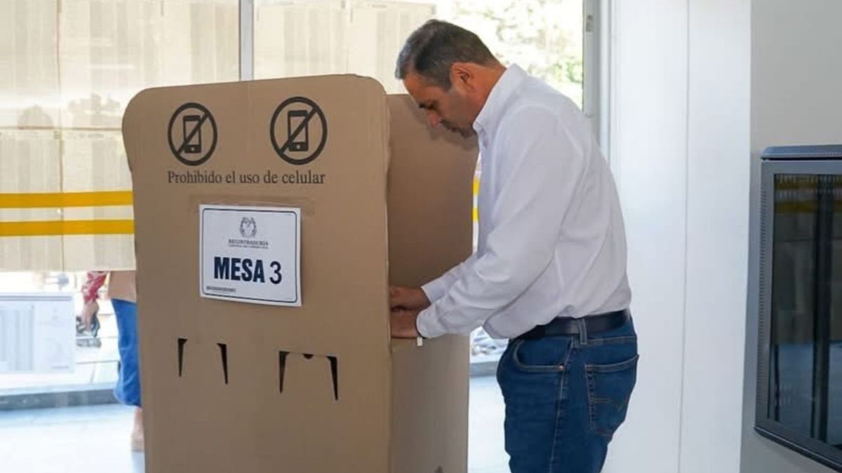 Elecciones en Santander, voto del gobernador Juvenal Díaz