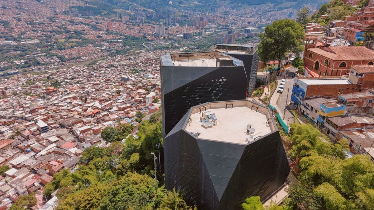 Medellín reabrió la biblioteca Santo Domingo Savio: Una estructura que fue visitada por los reyes de España