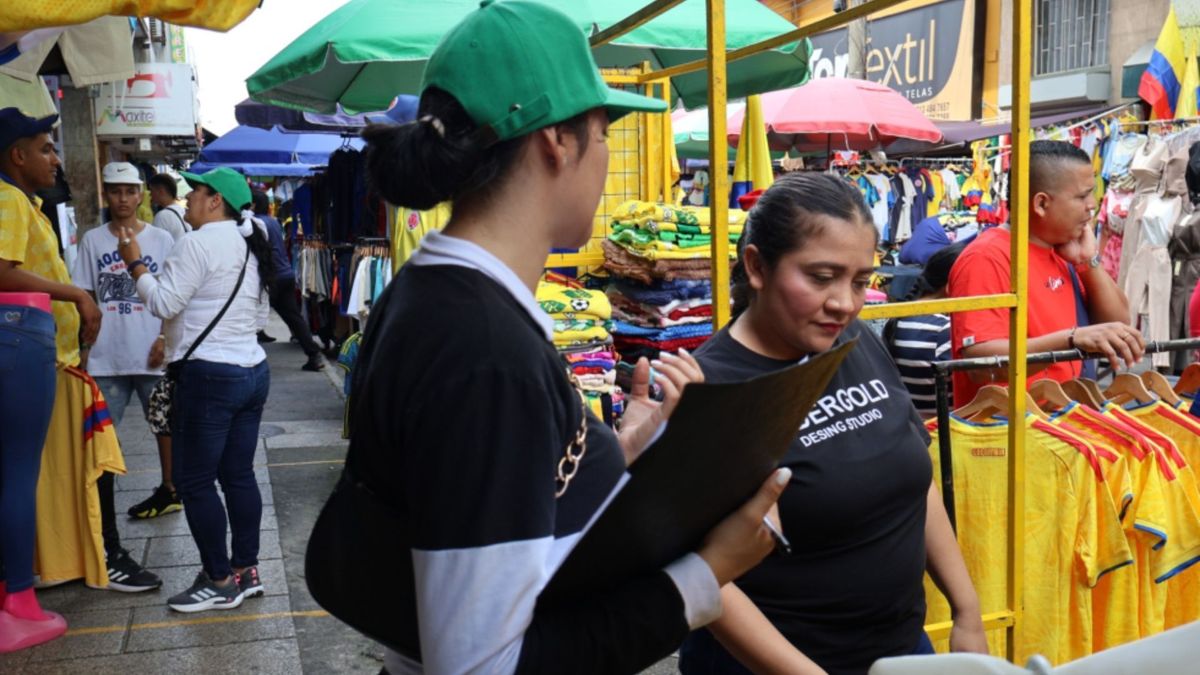 Capacitaciones a vendedores ambulantes de Bucaramanga