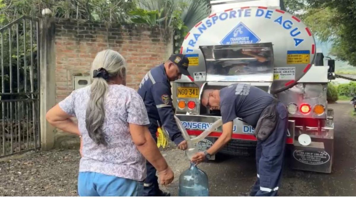 Muchas comunidades se surten de agua con carrotanques