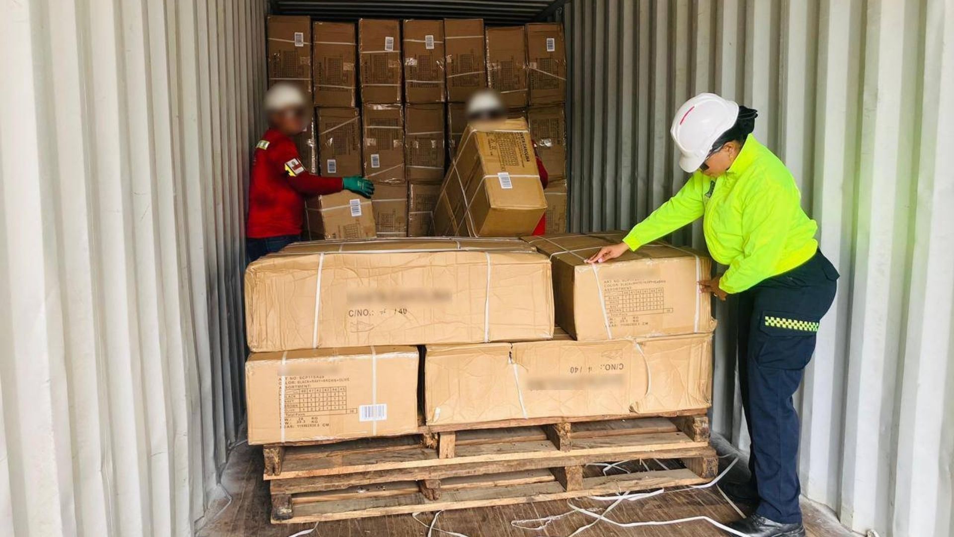 Cayó en el Puerto de Cartagena millonario cargamento de calzado pirata traído desde Asia