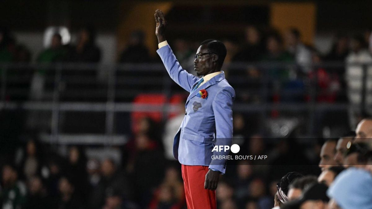 Lumumba Vea, hincha congoleño, en la tribuna