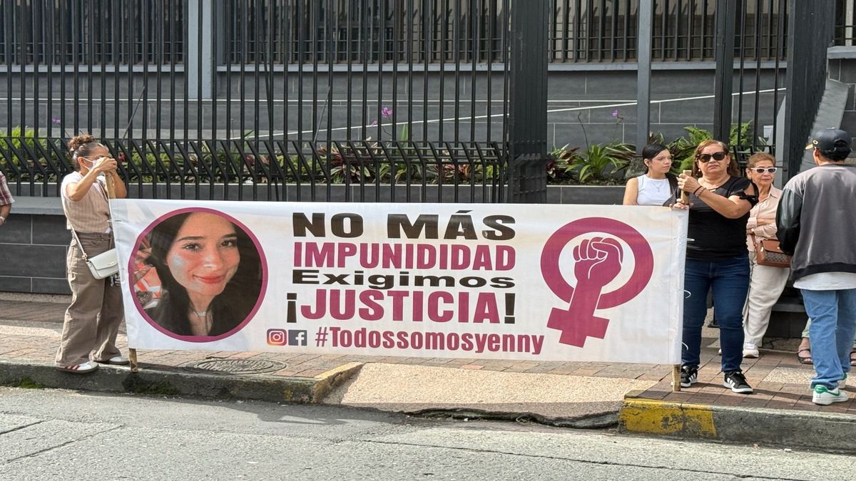 Con protestas, una familia en el Quindío pide que no se dilate más el caso de homicidio de una joven estudiante