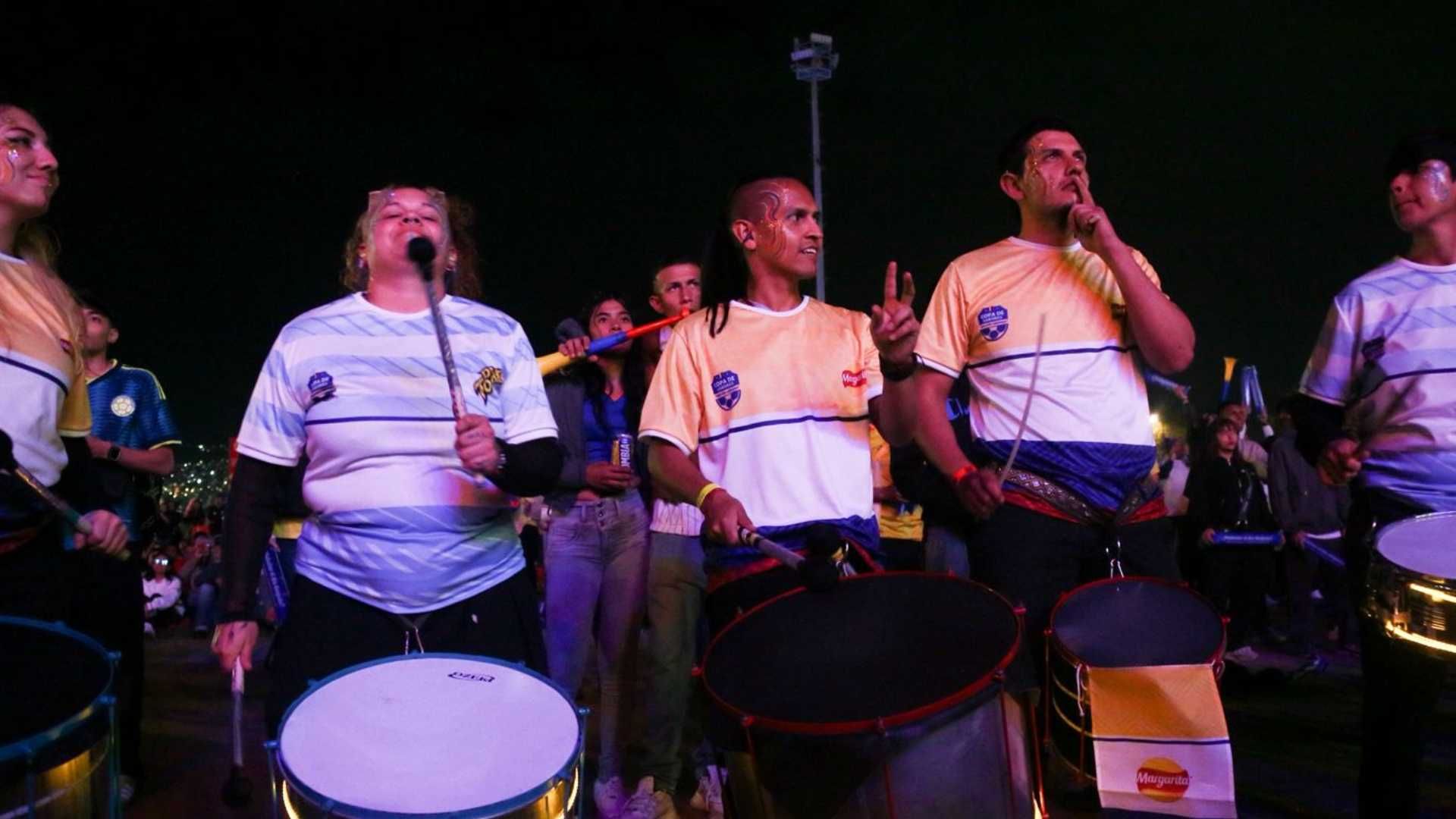 Hinchas en Bogotá disfrutan el partido Colombia vs. RD Congo
