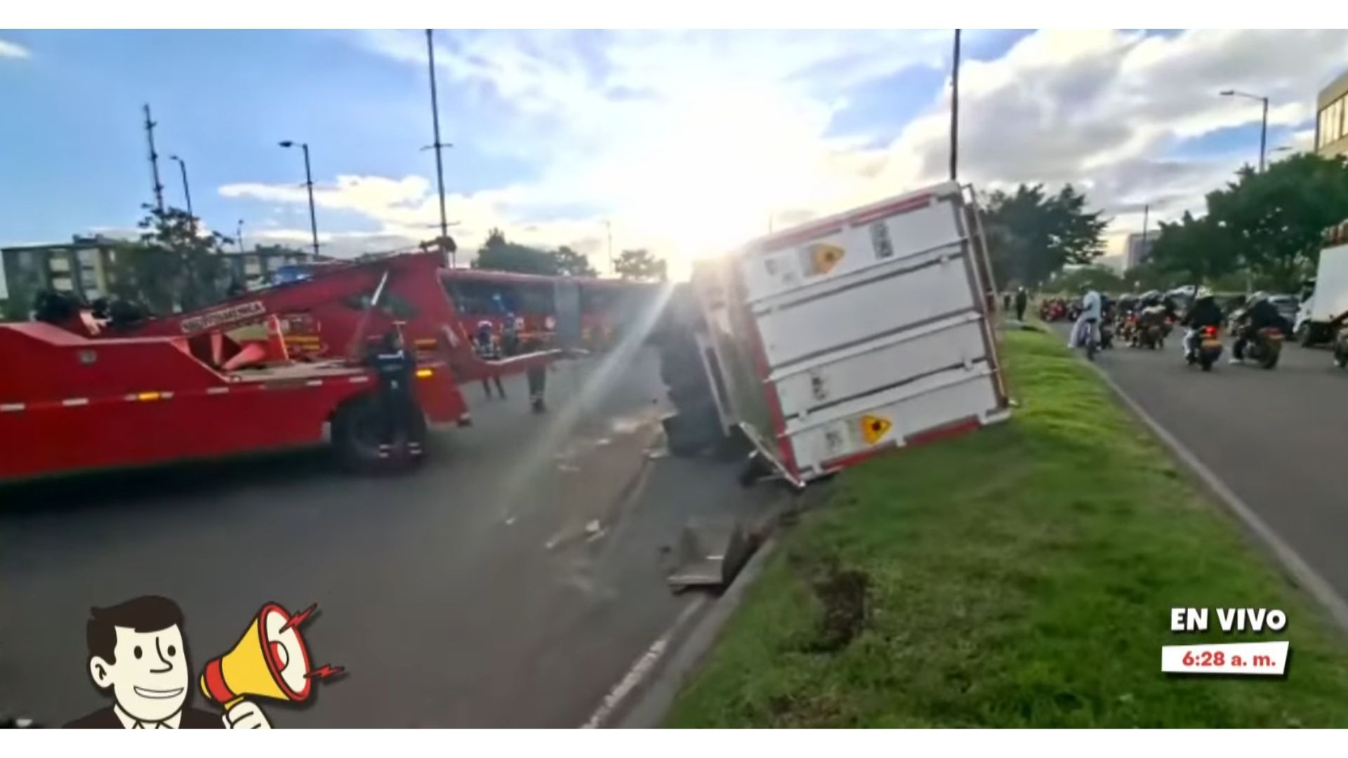 Camión volcado en la Avenida Américas
